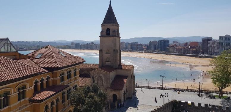 Atico En Cimadevilla Mirando Al Mar Gijon Luaran gambar